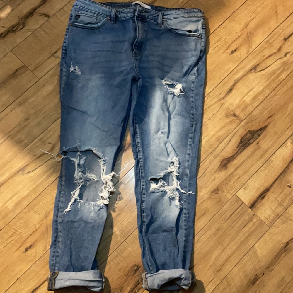 KanCan boyfriend distressed jeans size 31